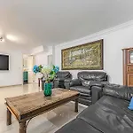 Lägenhet Two Bedroom In Bella Vista *