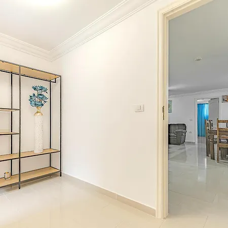 Two Bedroom In Bella Vista * 阿德耶