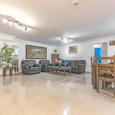 Two Bedroom In Bella Vista * 阿德耶