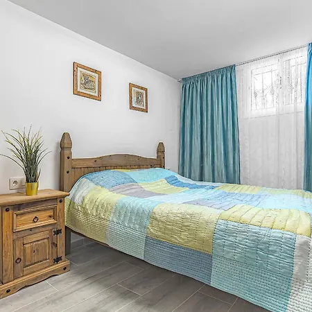 Two Bedroom In Bella Vista 阿德耶